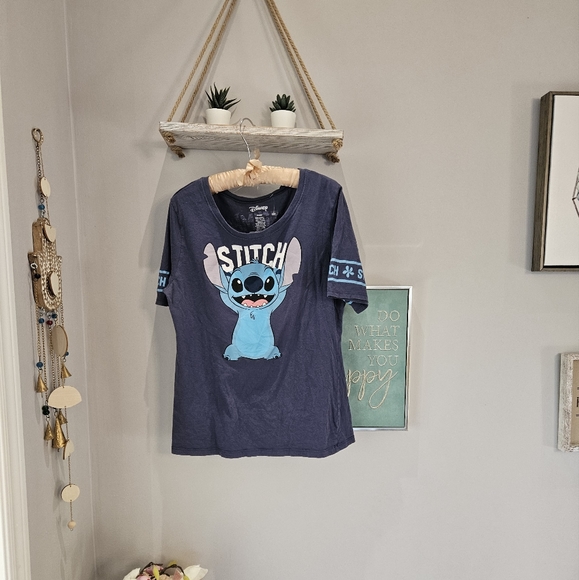👕 2/$20Lilo & Stitch Tee Disney - Picture 2 of 7